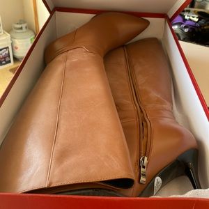 Womens boots brown size 9